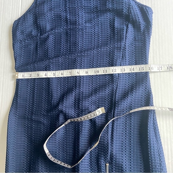 Sharagano Dress Size 6 Zipper Slit Navy Blue Textured Sleeveless Sheath Dress - Picture 14 of 15